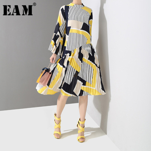 [EAM] 2019 New Spring Summer Stand Collar Long Flare Sleeve Pattern Striped Printed Pleated Loose Dress Women Fashion Tide JO585